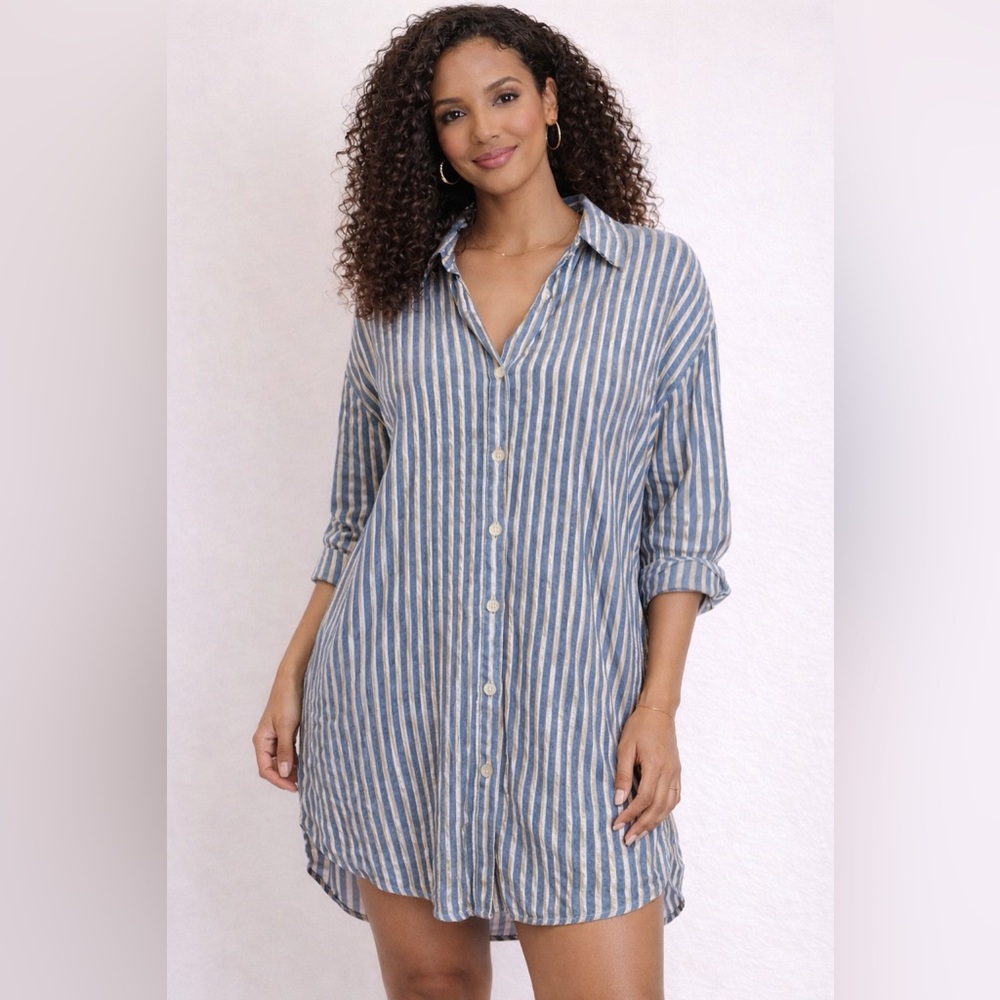 Club Z Collection Button Front‎ Tunic Shirt Women’s M blue and gold Stripe 1X